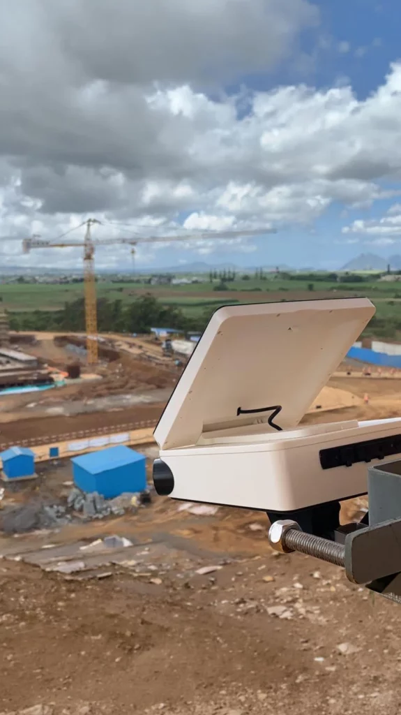 caméra timelapse Enlaps Tikee installée sur chantier