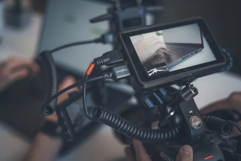 Setup de tournage vidéo corporate — matériel réalisateur freelance