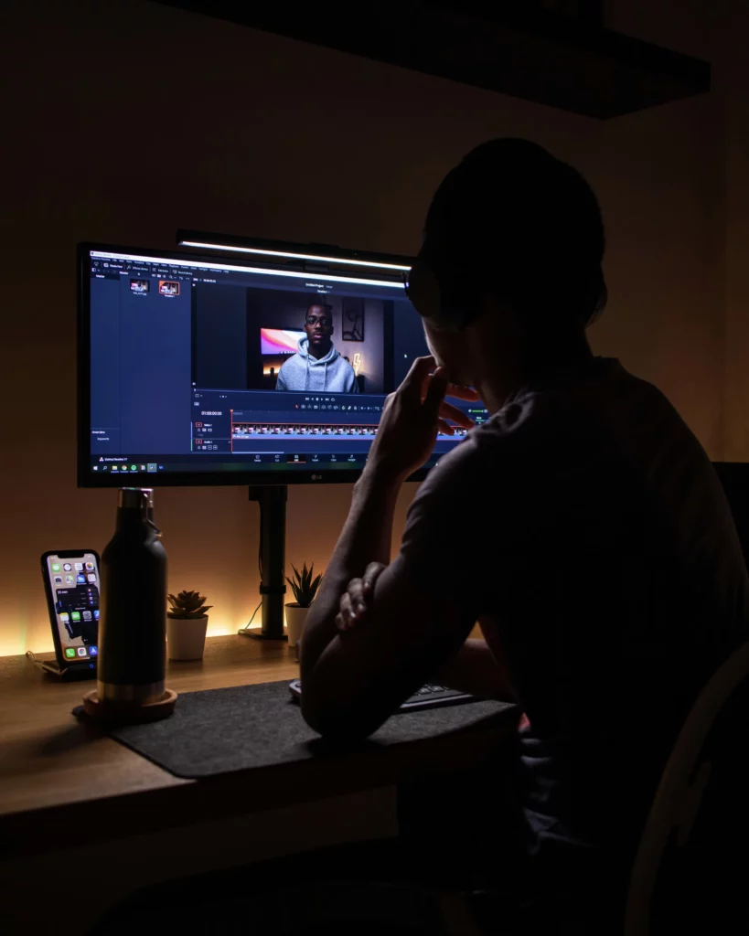 Monteur vidéo professionnel à Lyon en post-production